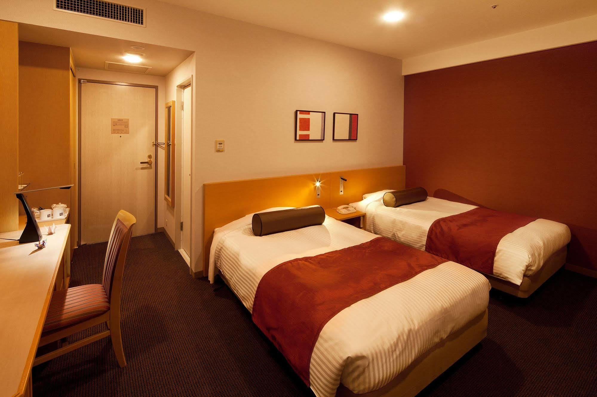 Ueda Tokyu REI Hotel Bagian luar foto
